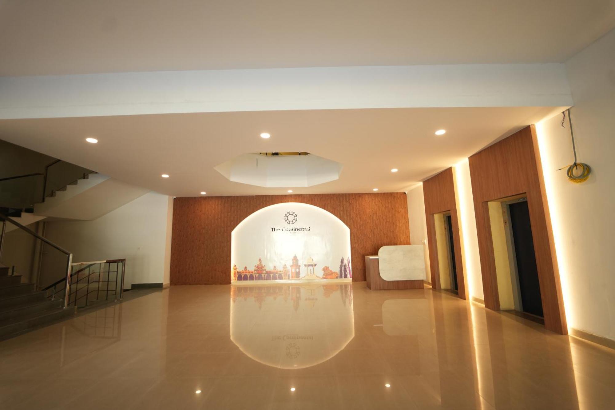 The Continental Inn & Suites Mysore Buitenkant foto