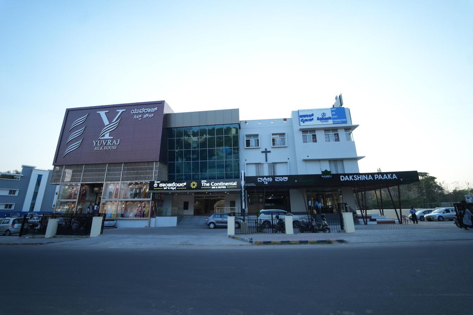 The Continental Inn & Suites Mysore Buitenkant foto