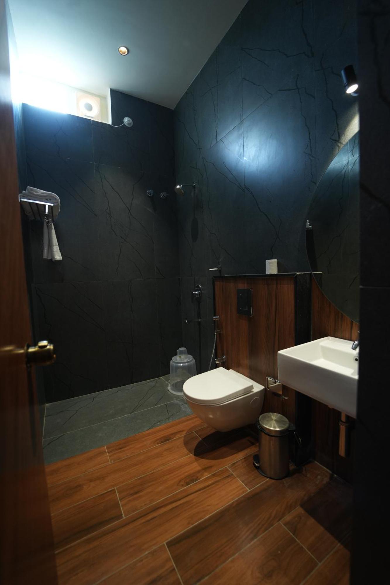 The Continental Inn & Suites Mysore Buitenkant foto