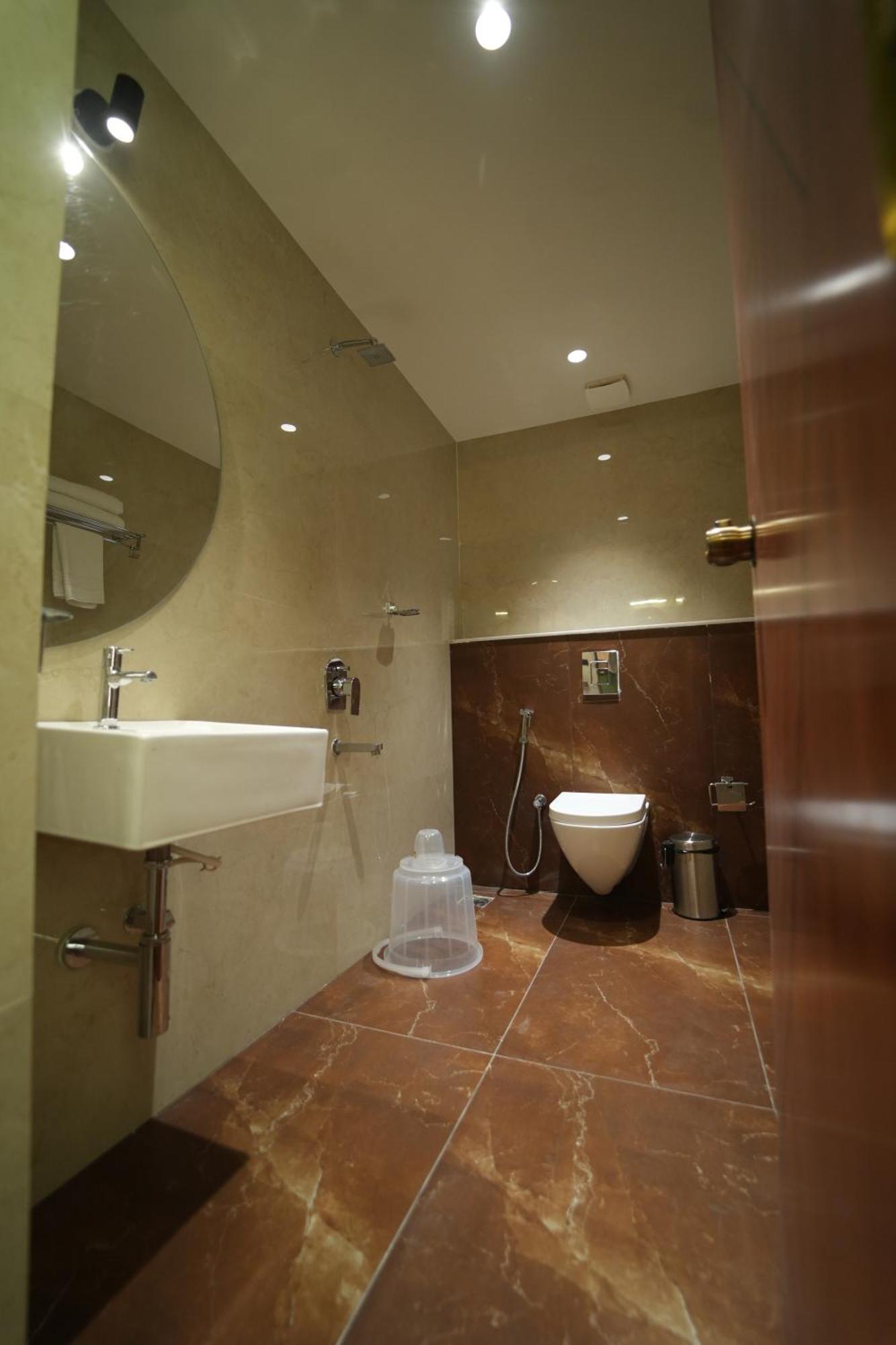 The Continental Inn & Suites Mysore Buitenkant foto